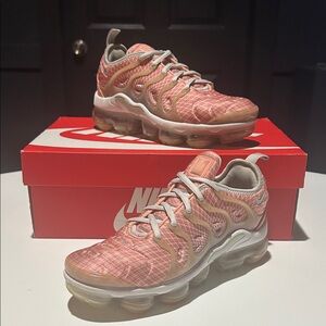 Nike Air VaporMax Plus “Bleached Coral Pure Platinum” Women’s Size 7